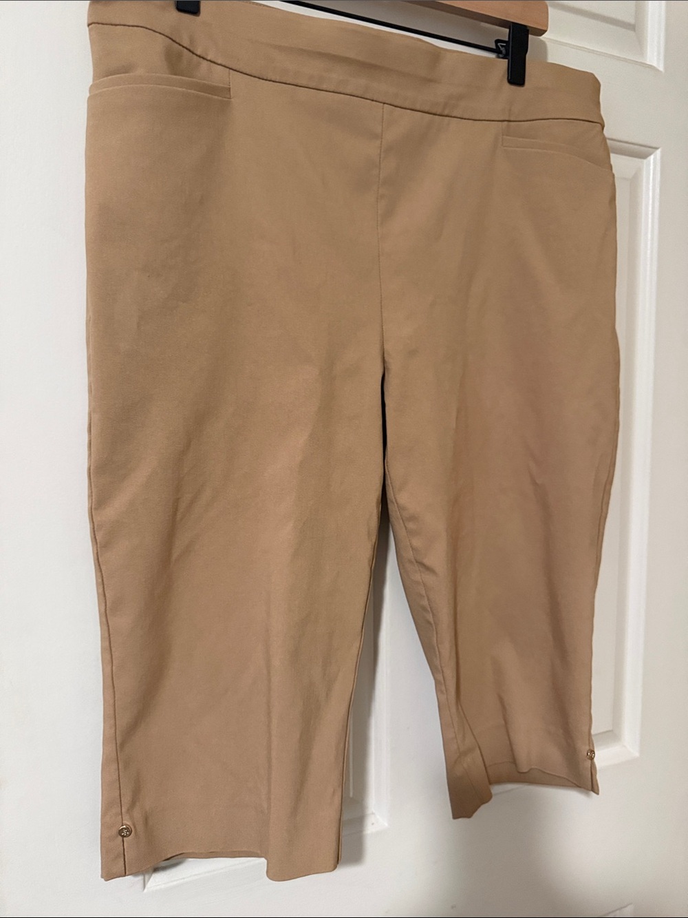Chico's Camel/Tan Pull-On Capri Pants